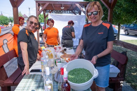 Jubileumi borsófesztivál - 14 csapat fűtött be a bográcsok alatt